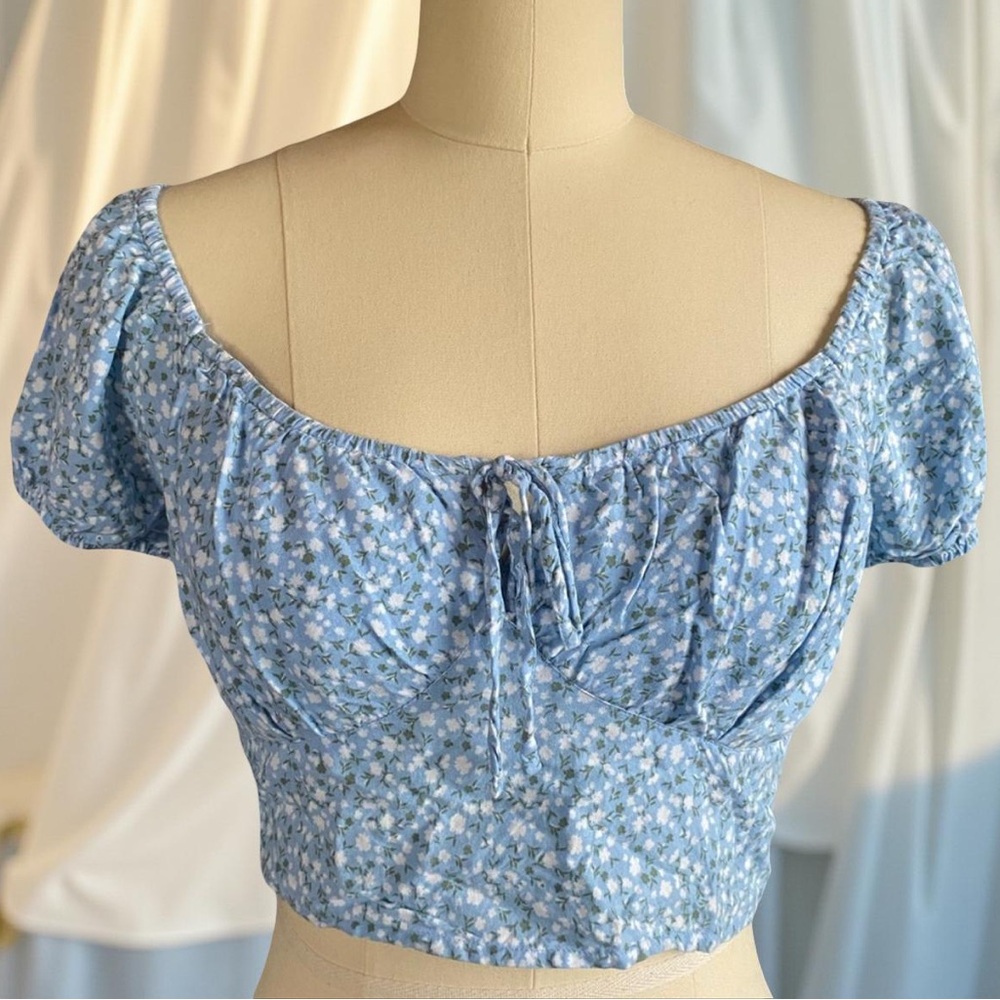 Floral Hollister Puff Sleeve Crop Top